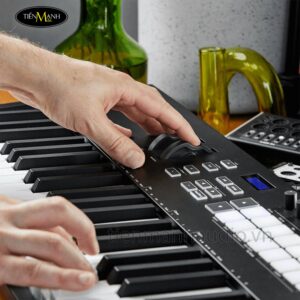 novation-launchkey-88-keyboard-controller