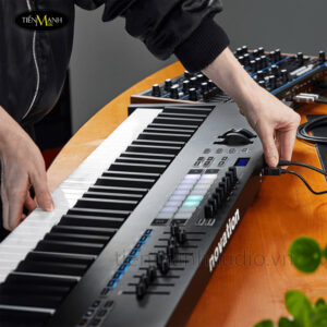 novation-launchkey-88-keyboard-controller